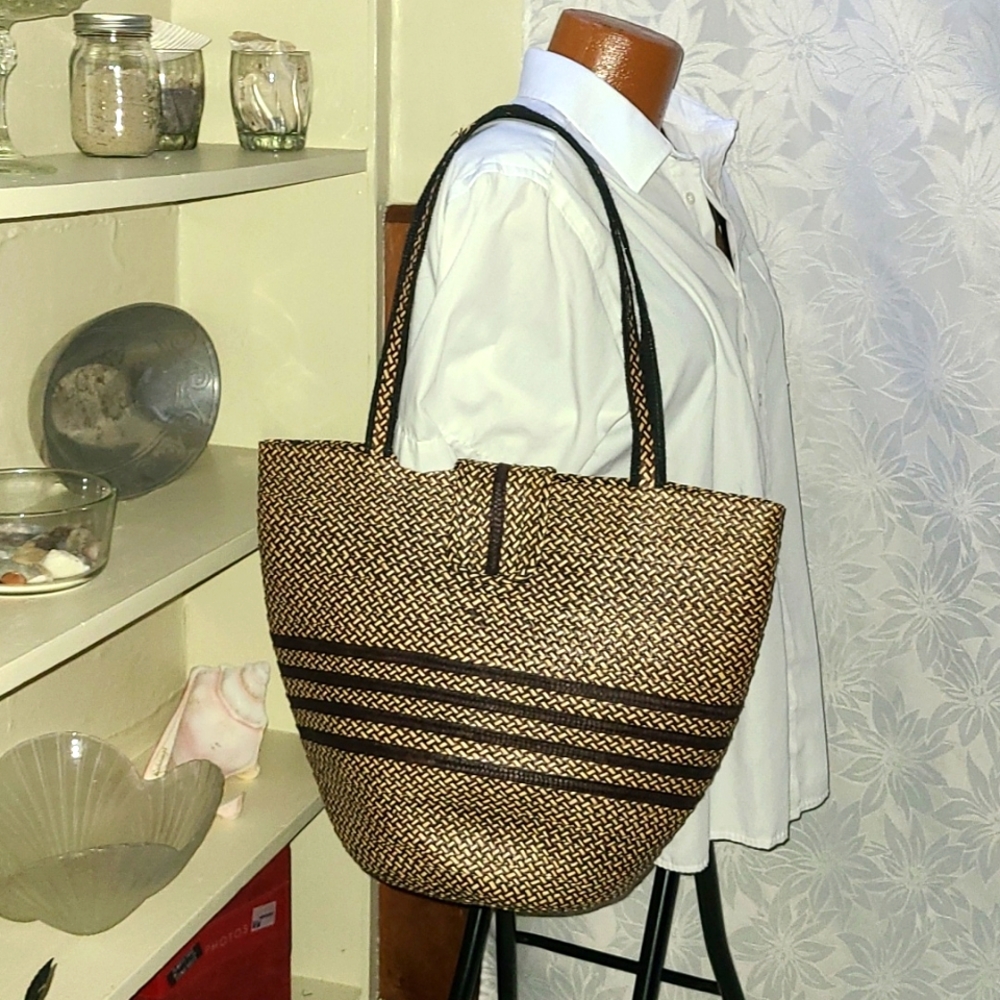 Woven natural and brown tote. No Brand Large Size